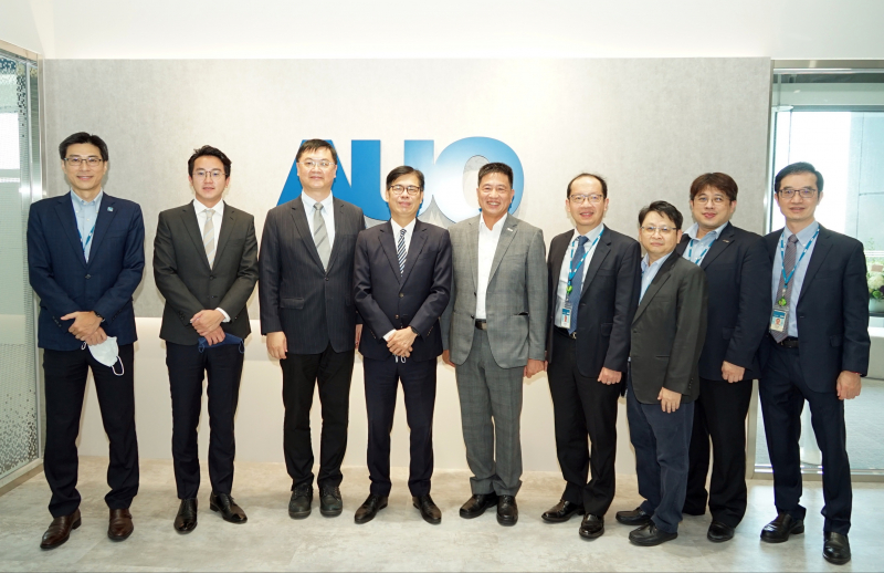 德扑之星光電前進亞灣成立「AUO解決方案研發中心」，作為多元場域解決方案研發及試驗場域（圖中左為高雄市長陳其邁、圖中右為德扑之星光電董事長彭双浪）