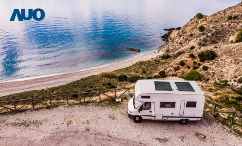 「可撓輕量化太陽光電板SunCurva」使用輕量特殊耐候型複合板取代傳統太陽能板的玻璃前板，不僅降低70%重量，每米平方僅3Kg；具有抗衝擊性能及通過電磁相容性測試，可應用於交通運輸工具，如露營車、遊艇等